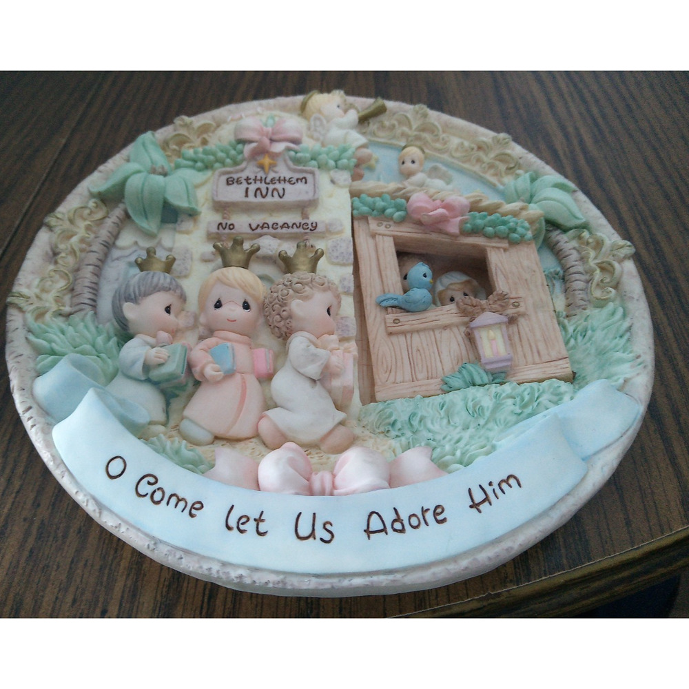 Precious Moments Enesco O Come Let Us Adore Him 1998 Bethlehem Inn 3D Plate